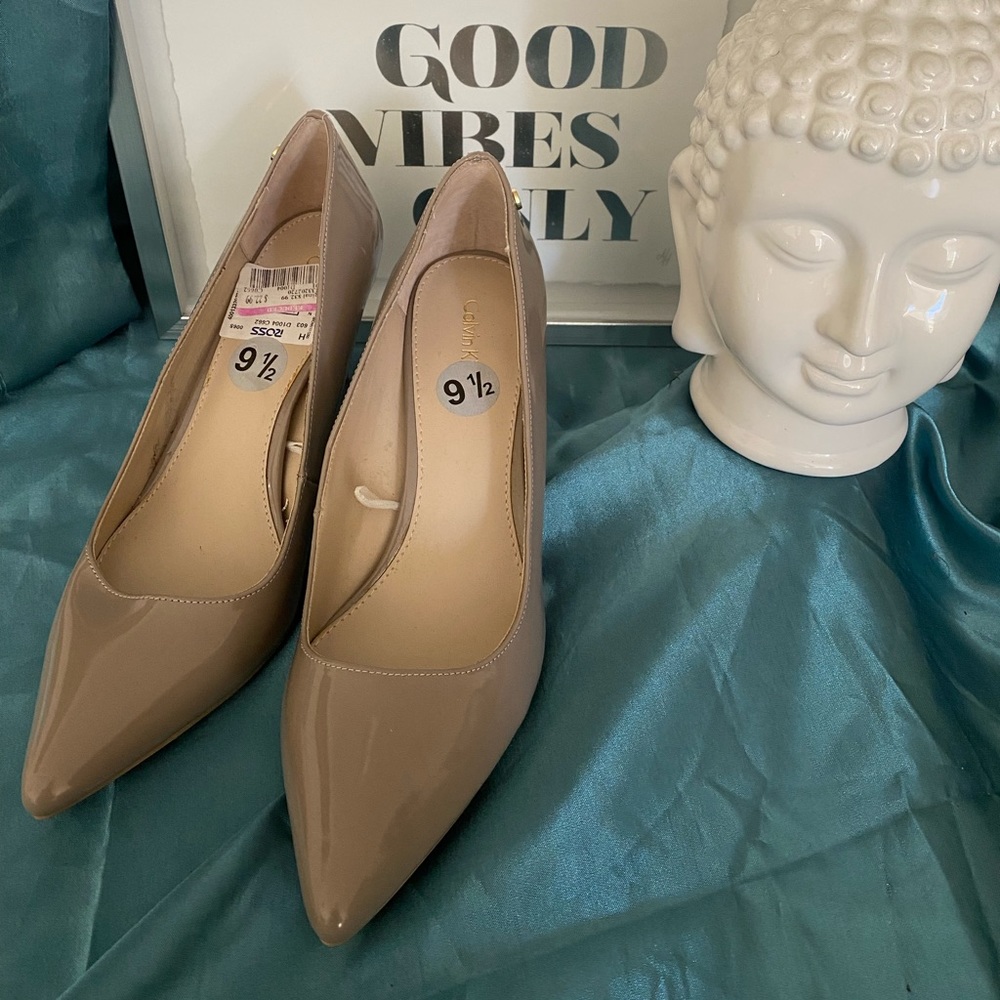 Calvin Klein Beige Patent Leather pumps